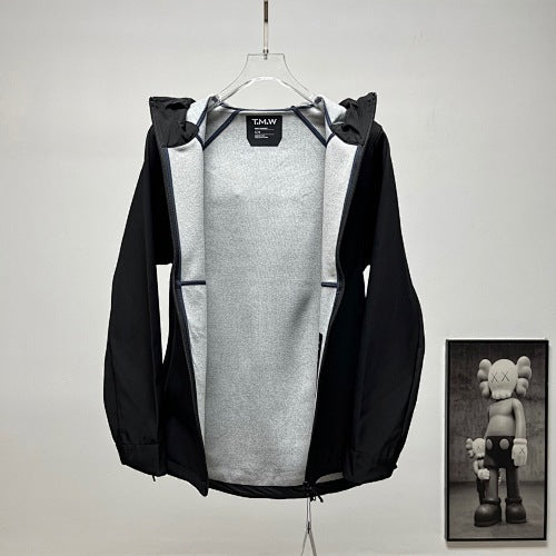 Descente Solid-Color Hooded Shell Jacket