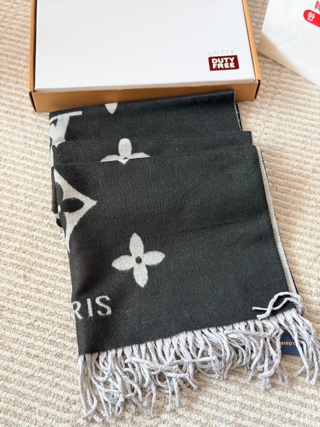 Louis Vuitton Wool Jacquard Monogram Scarf