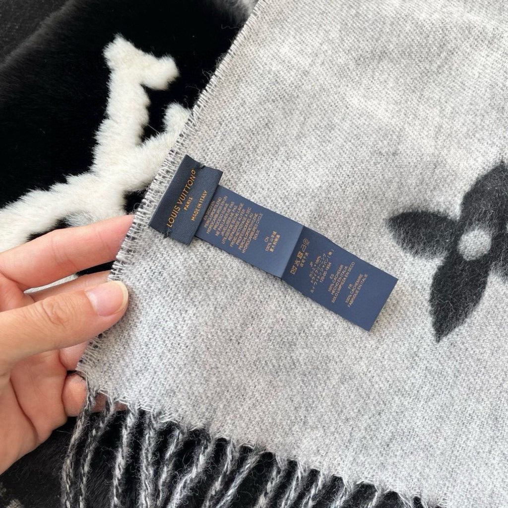 Louis Vuitton Wool Jacquard Monogram Scarf